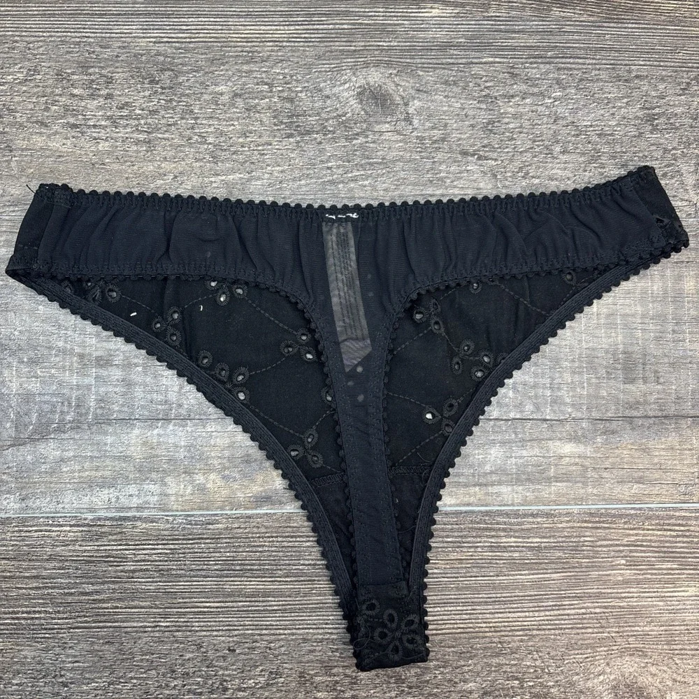Free People Intimately Homegrown Thong Panties‎ Women's Small Black Eyelet Lace